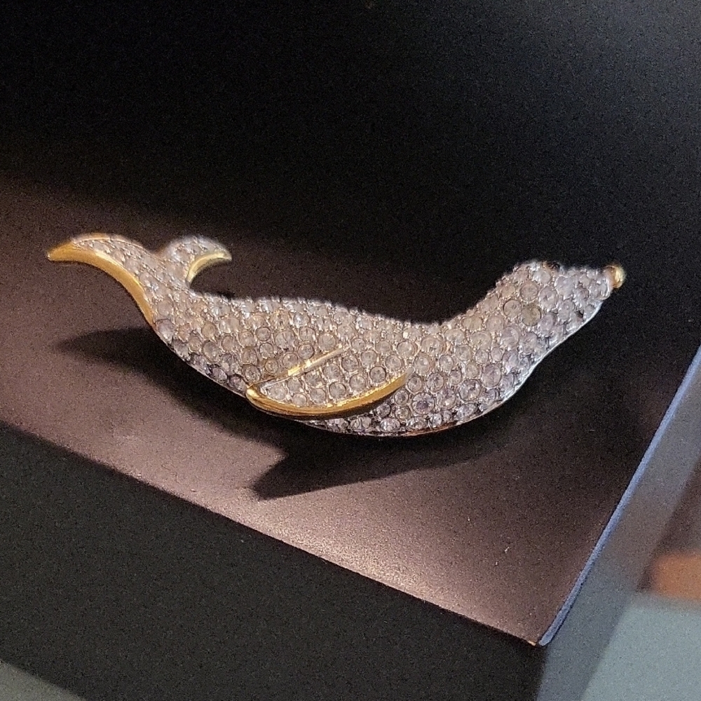 Elegant Gold and Silver Seal Brooch